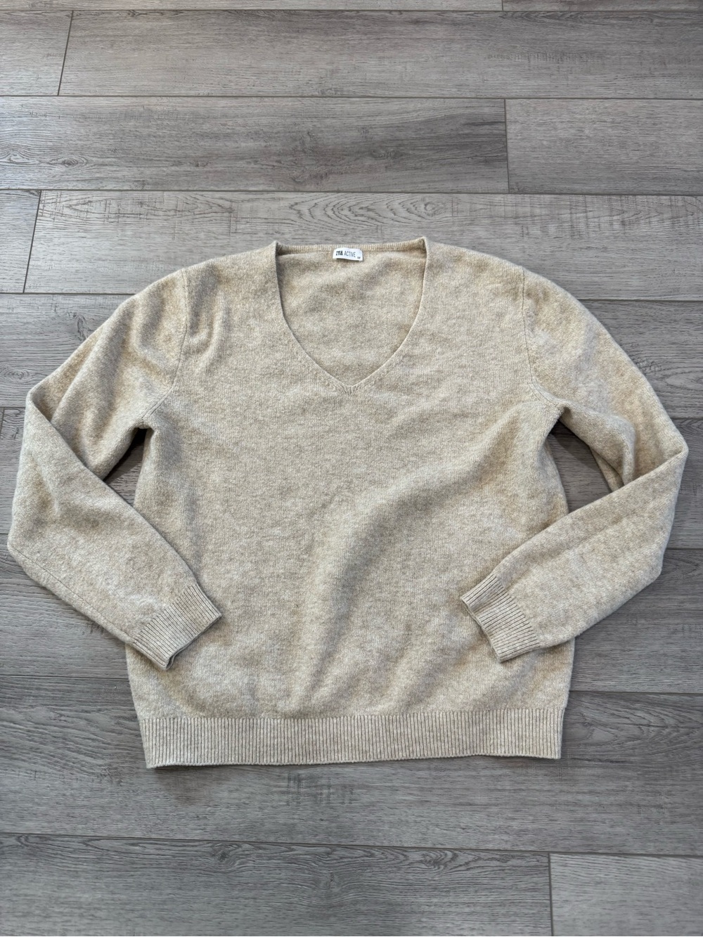 ZYIA Women's V-Neck Sweater in Oatmeal - Medium